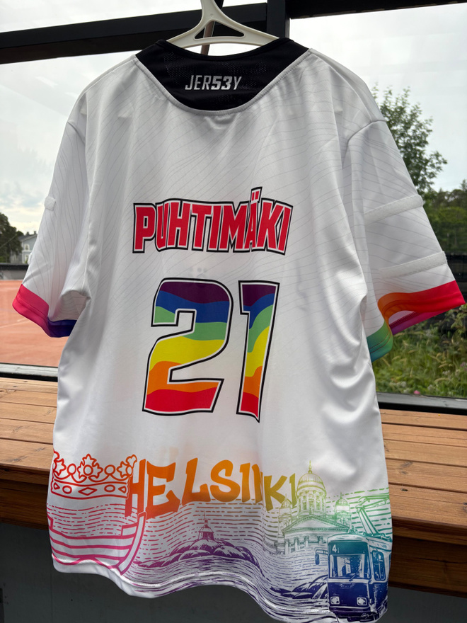 Puna-Mustat game worn Pride pelipaita #21 Juha Puhtimäki