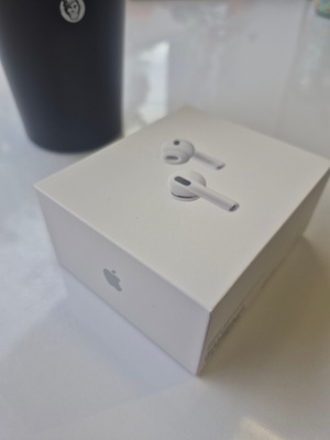Air Pod Pro 3 - (Vastamelutoiminnolla)