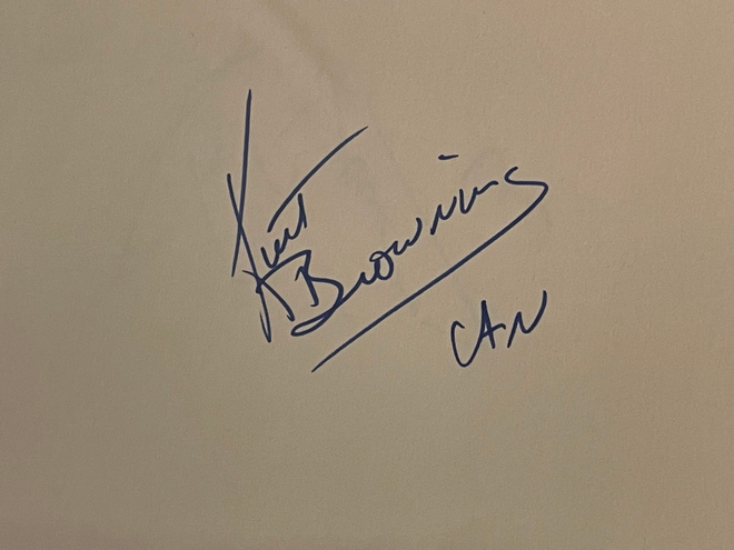 Kurt Browning nimikirjoitus paperilla