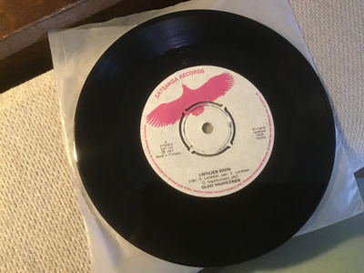 Olavi Vauhkonen . Lintujen siivin 7” single Satsanga records