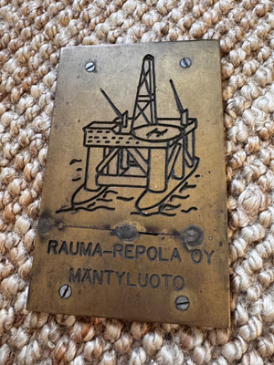 Rauma-Repola Mäntyluoto -messinkikyltti