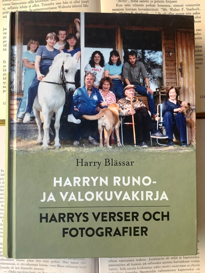 Harry Blässar - Harryn runo- ja valokuvakirja (sid.)