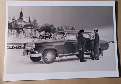 Helsinki, taksi-Volga tarjoaa leidille kyydin 1960, ei p.
