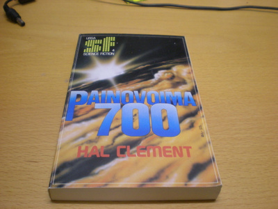 Hal Clement: Painovoima 700