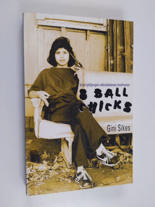 Gini Sikes : 8 ball chicks : vuosi tyttöjengien väkivalta...