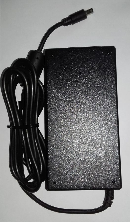 Virtalähde 230V > 12V / 5A DC edulliset postikulut