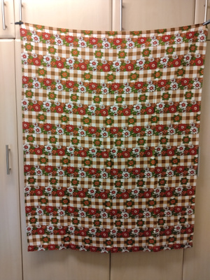 Vintage kukkakuvioinen pöytäliina