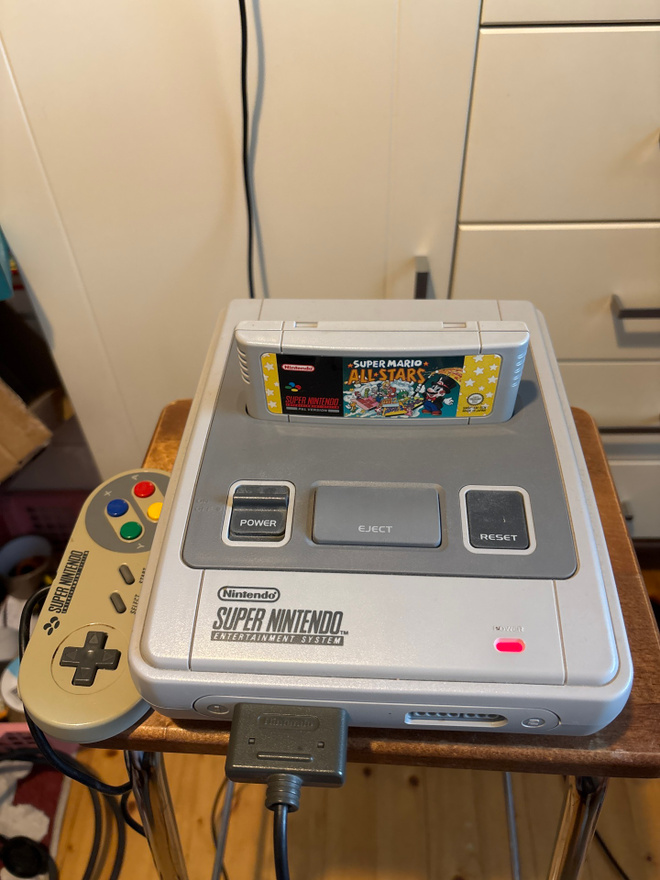 Super Nintendo SNES ja Super Mario All-Stars