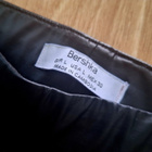 Kiiltävät tekonahkaiset leggingsit L Bershka - pikkukuva 3
