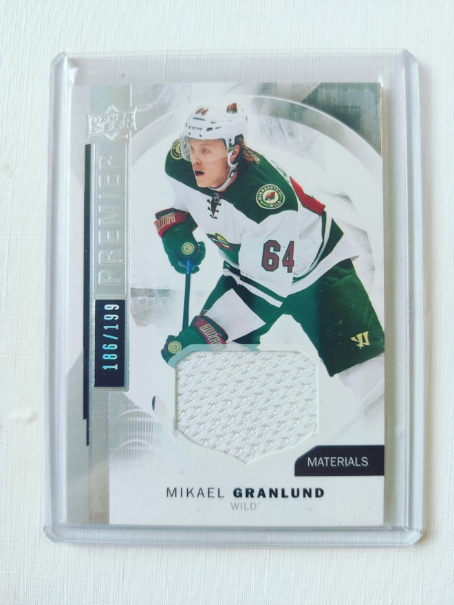 Mikael Granlund - 15-16 Premier Spectrum Jersey /199