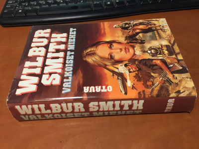 WILBUR SMITH VALKOISET MIEHET HYVÄ
