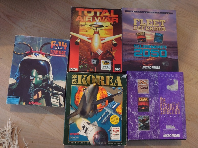 5 big boxia lentosimuja pc:lle, vanhempaa settiä seassa