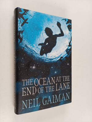 Neil Gaiman : The ocean at the end of the lane (signeerattu)