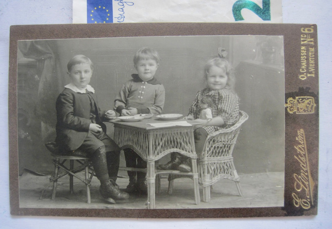 VANHA CDV Visiitti Valokuva Lapset + Lelu Nukke 1900-l