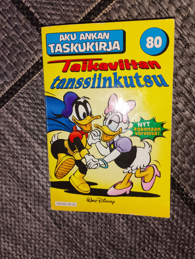 Aku Ankan taskukirja 80 Taikaviitan tanssiinkutsu