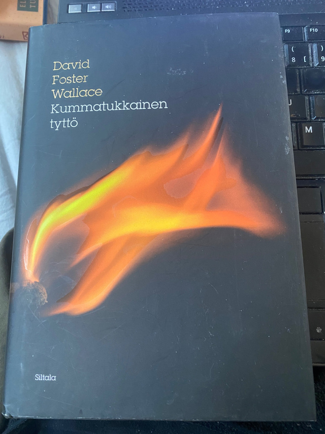 David Foster Wallace: Kummatukkainen tyttö