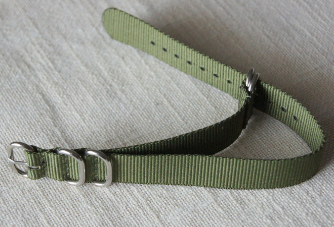 NATO - 18 mm ranneke - military vihreä