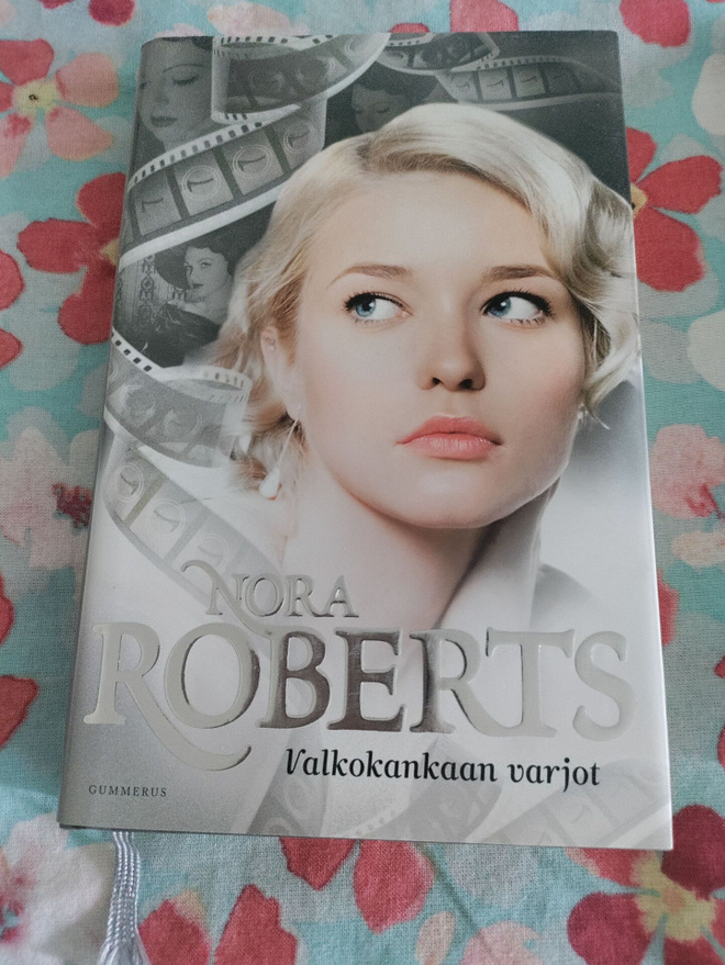 Nora Roberts: Valkokankaan varjot