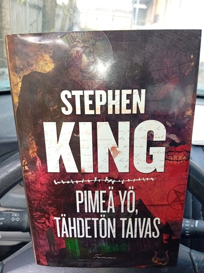 Stephen King : Pimeä yö tähdetön taivas  ( SIS POSTIKULU