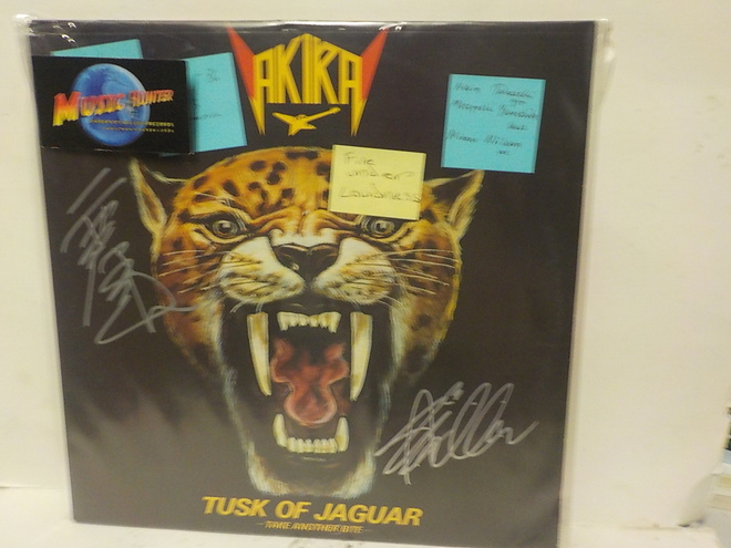 AKIRA - TUSK OF JAGUAR M-/EX- HOL 1986 LP + NIMMARIT!!!!!