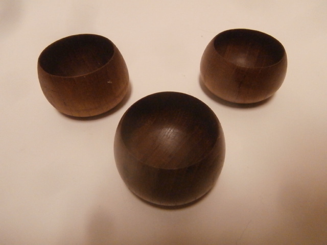 PUUESINE  12.  3 KPL VANHOJA MUNAKUPPEJA, TEAK