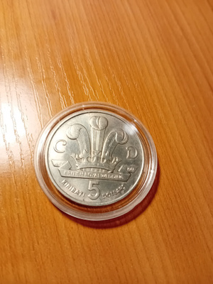 Myydään iso Kiribati juhlaraha