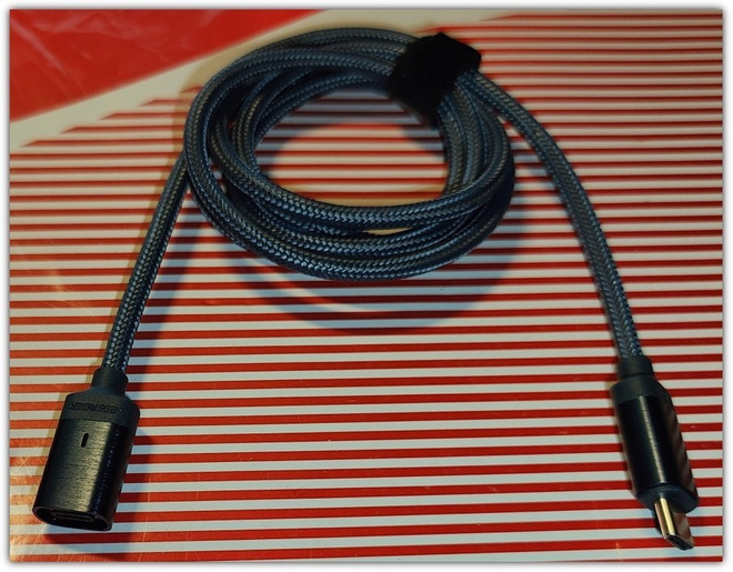 USB C - USB C -data/latauskaapeli magneettiliitännällä/ 1m