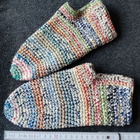 Alina´s Handmade virkatut tossut pätkävärjätty monivärinen - pikkukuva 2
