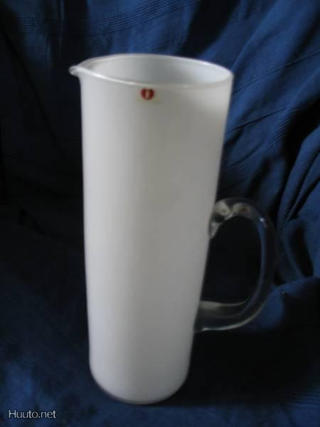 Iittala,T.Sarpaneva valkoinen lasi kannu
