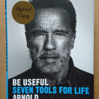 Arnold Schwarzenegger nimikirjoitus kirjassa - pikkukuva 1