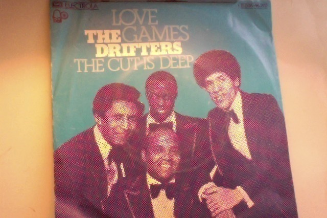 THE DRIFTERS  ::  LOVE GAMES ::  VINYYLI  7"    1975
