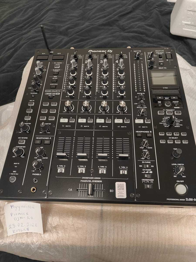Pioneer DJM-A9 dj-mikseri +Decksaver.