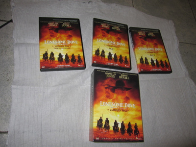 Lonesome Dove - Vaarojen maa - 3x DVD hienokuntoiset