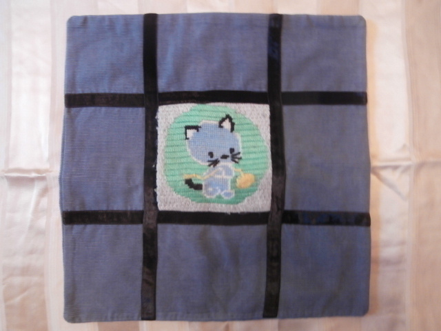 TYYNYNPÄÄLLINEN  34. VANHA VAKOSAMETTI-TYYNYNPÄÄLINEN, KISSA