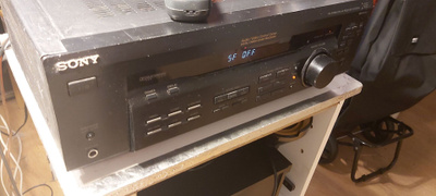 SONY STR-DE245 AV Vahvistin Kaukosäätimellä.