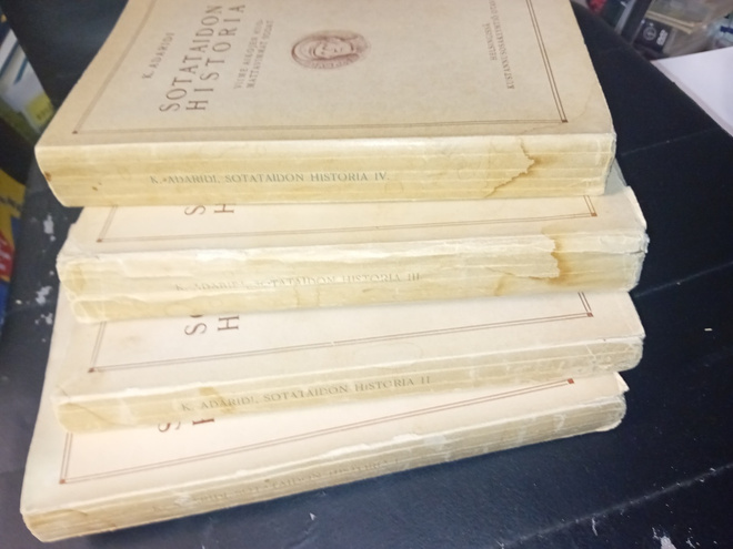 K. Adaridi : Sotataidon historia 1-4 ( SIS POSTIKULU )