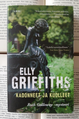 Elly Griffiths - Kadonneet ja kuolleet (pokkari)