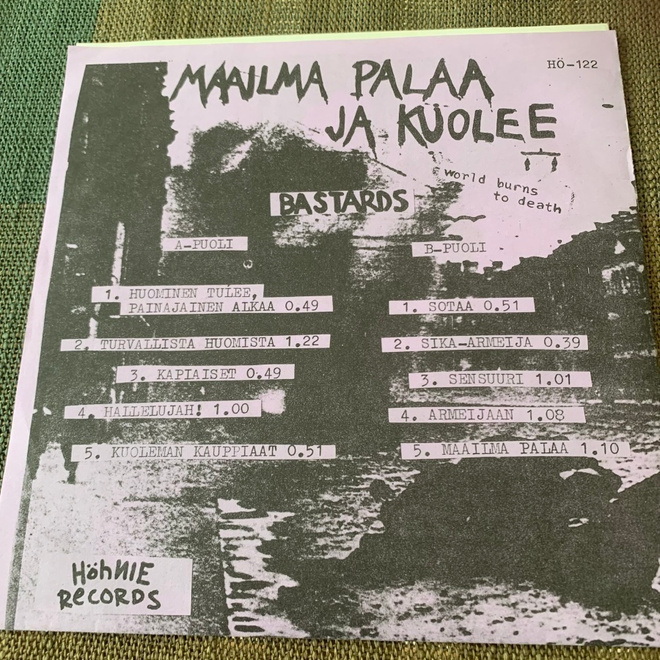 BASTARDS: Maailma palaa ja kuolee-EP * FIN 2011