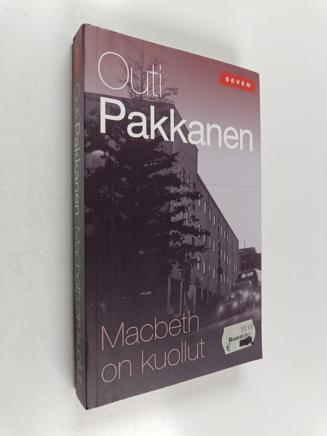 Outi Pakkanen : Macbeth on kuollut : jännitysromaani