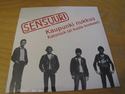 Sensuuri Kaupunki nukkuu 7 45 muoveissa musta vin 2012