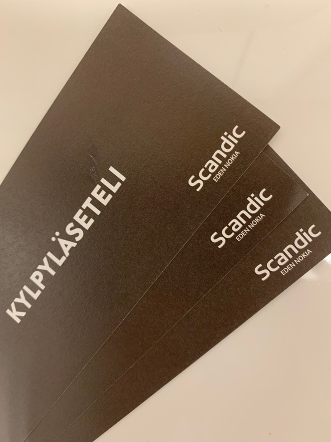 Kolme lippua kylpylään