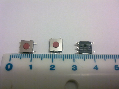 Pieni kytkin esimerkiksi auton avaimeen [6x6mm]  (3 kpl)