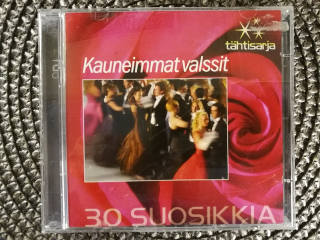 KAUNEIMMAT VALSSIT-30 SUOSIKKIA-TÄHTISARJA-2CD,v.2010 Warner