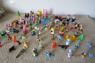 KINDER FIGUUREITA YM. ISO ERÄ YHT. 4 €