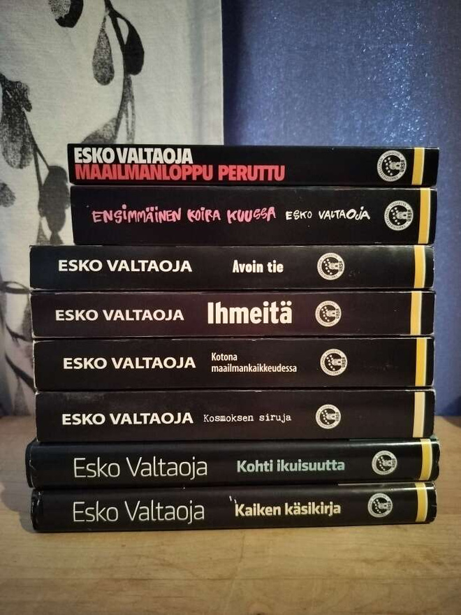 Esko Valtaoja - Kirjapaketti - Ursa - 8 kirjaa
