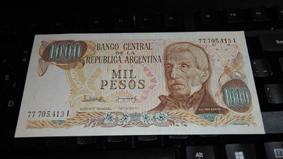 Argentiina 1000 Pesos 1976 P304d UNC