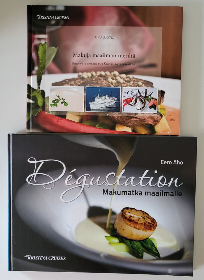 Kaksi reseptikirjaa Kristina Cruises laivojen keittiöstä