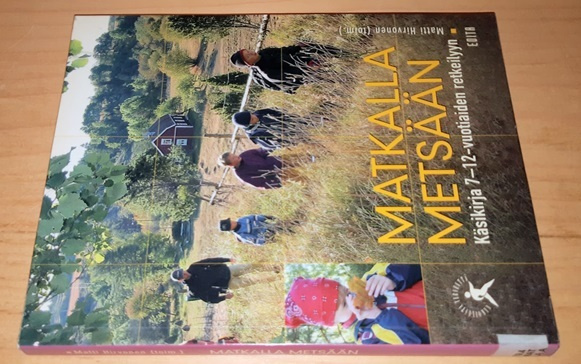 Matkalla metsään : käsikirja 7-12-vuotiaiden retkeilyyn