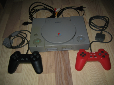 Sony Playstation 1 + 2 Ohjainta