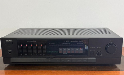 Integroitu stereovahvistin TEAC A-880 DC Japan.